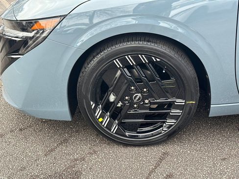 New 2026 Nissan Sentra SR w/ SR Premium Package FWD image 11
