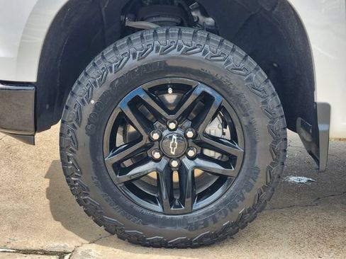 Used 2023 Chevrolet Silverado 1500 Custom Trail Boss AWD/4WD image 10