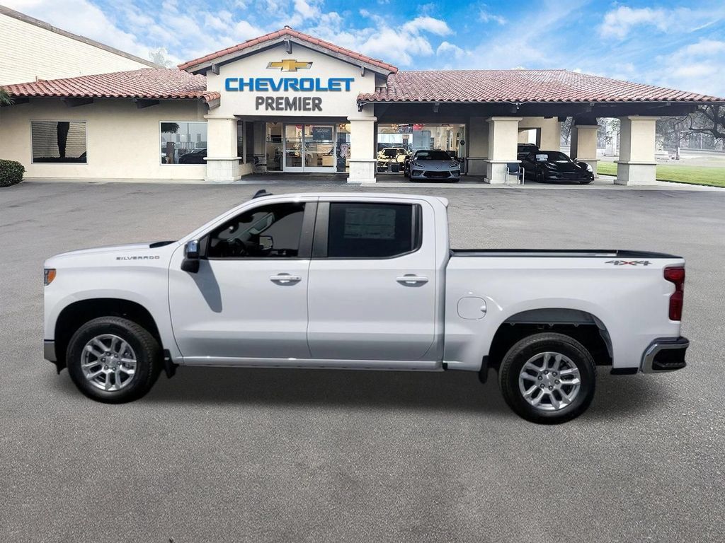 Used 2023 Chevrolet Silverado 1500 LT AWD/4WD image 5