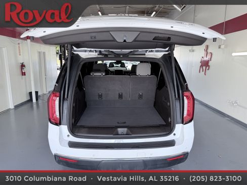 Used 2024 GMC Yukon XL SLT w/ SLT Luxury Package RWD image 18