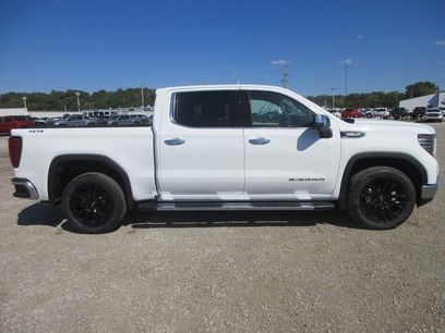 New 2026 GMC Sierra 1500 SLT w/ SLT Premium Package