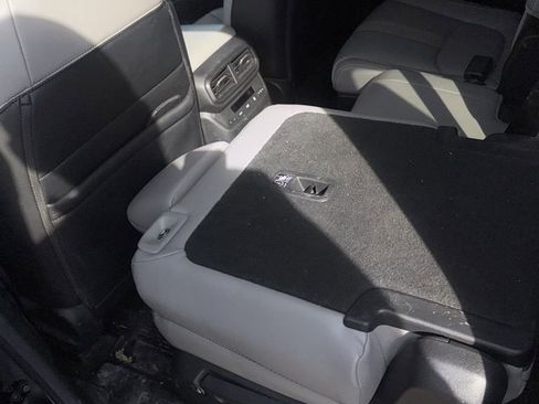 Used 2025 Honda Pilot Touring image 9