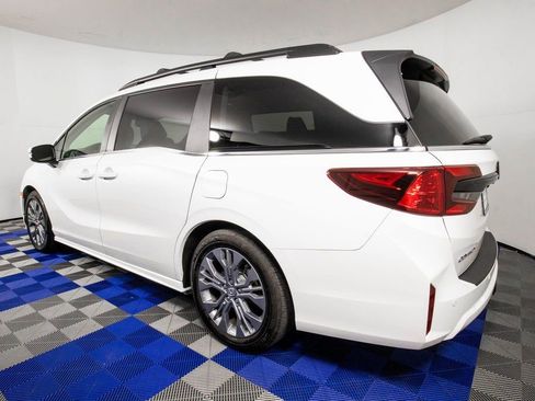 Used 2025 Honda Odyssey Touring image 7