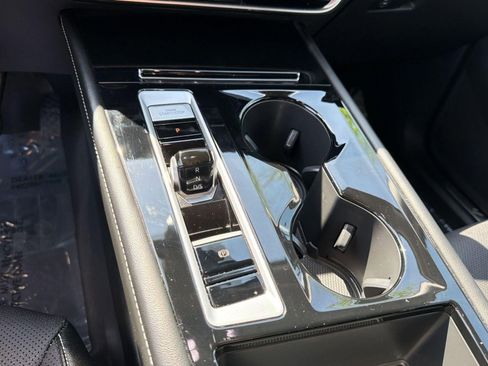 Used 2024 Volkswagen Atlas SE image 24