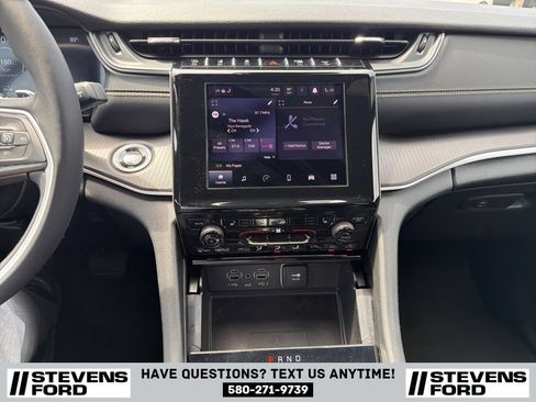 Used 2025 Jeep Grand Cherokee Altitude AWD/4WD image 21