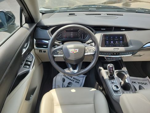 Used 2023 Cadillac XT4 Luxury w/ Cold Weather Package FWD image 12