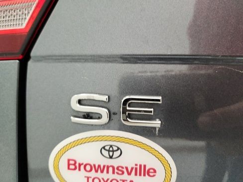 Used 2022 Volkswagen Tiguan SE w/ Panoramic Sunroof Package image 21