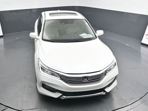 Used 2016 Honda Accord Touring image 11