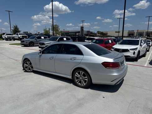 Used 2014 Mercedes-Benz E 250 BlueTEC Sedan image 3