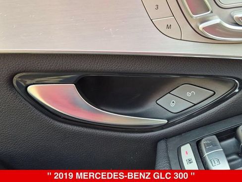 Used 2019 Mercedes-Benz GLC 300 4MATIC image 11