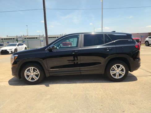 Used 2024 GMC Terrain SLE FWD image 5