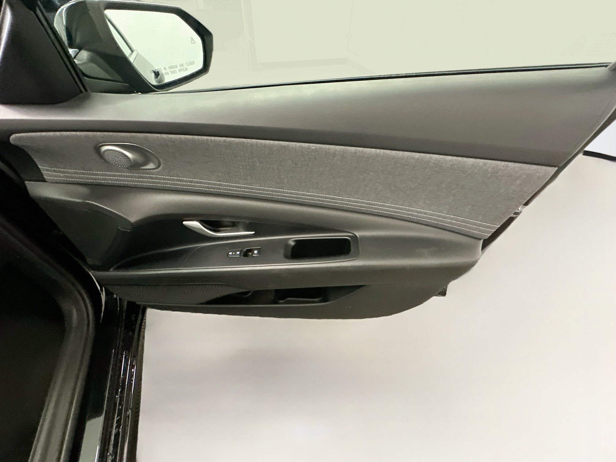 Used 2025 Hyundai Elantra Limited FWD image 32