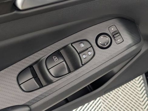 Used 2025 Nissan Altima 2.5 SV FWD image 11