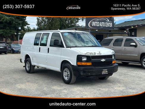 Used 2008 Chevrolet Express 3500 Van 3D image 2