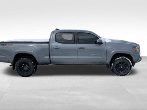 Used 2018 Toyota Tacoma TRD Sport image 4