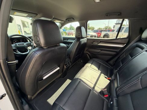 Used 2025 GMC Terrain Elevation w/ Elevation Premium Package AWD/4WD image 19