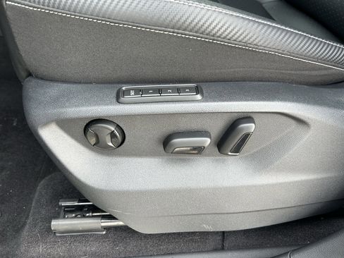 Used 2021 Volkswagen Atlas Cross Sport SEL R-Line image 21