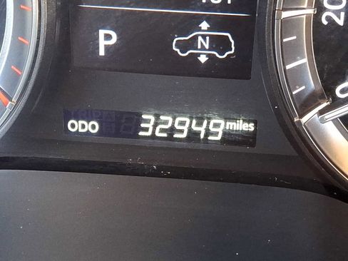 Used 2020 Lexus LX 570 4WD w/ Luxury Package image 18