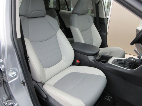 Used 2023 Toyota RAV4 XLE Premium image 25