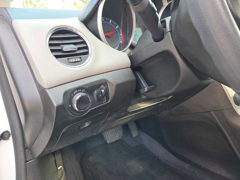 Used 2013 Chevrolet Cruze LS image 25