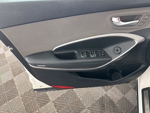 Used 2017 Hyundai Santa Fe SE image 20