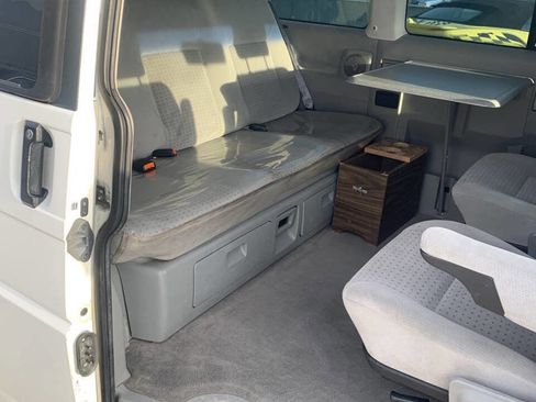 Used 2002 Volkswagen Eurovan MV image 17