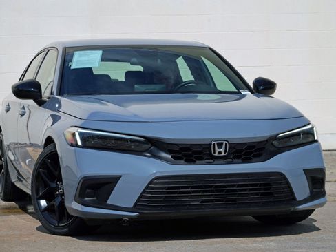 Used 2023 Honda Civic Sport image 2