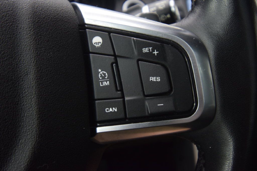 Used 2019 Land Rover Discovery Sport HSE AWD/4WD image 32