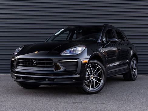 Certified 2026 Porsche Macan AWD/4WD image 1