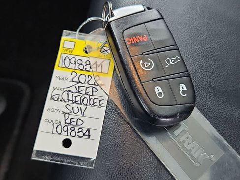 Used 2022 Jeep Grand Cherokee Limited image 37