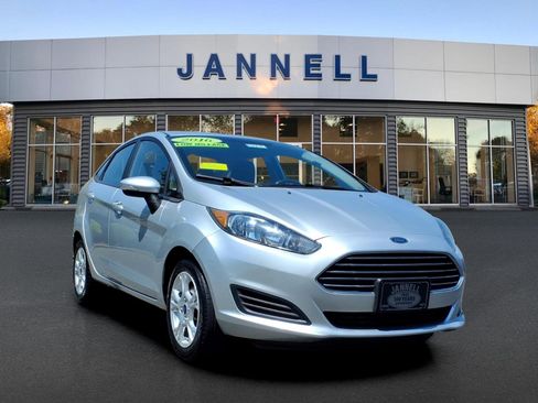 Used 2016 Ford Fiesta SE FWD image 3