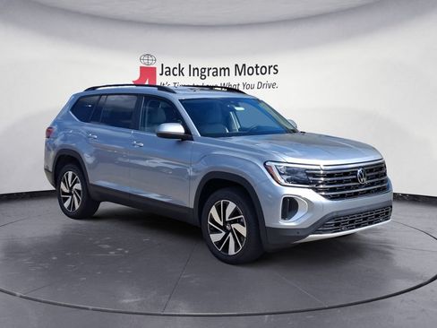 Used 2026 Volkswagen Atlas SE w/ Panoramic Sunroof Package FWD image 7