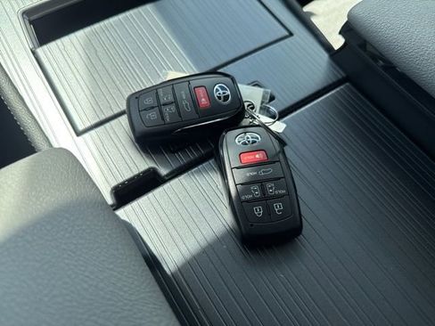 New 2026 Toyota Sienna LE image 26
