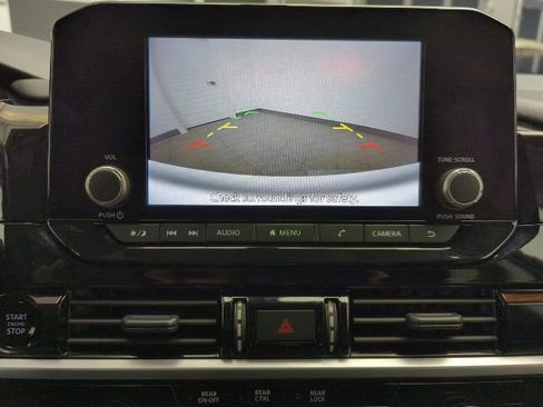 Used 2025 Nissan Pathfinder SV image 31