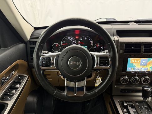 Used 2012 Jeep Liberty Limited w/ Comfort/Convenience Group image 7