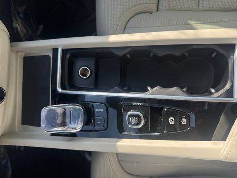 New 2026 Volvo XC60 B5 Ultra w/ Protection Package Premier AWD/4WD image 20