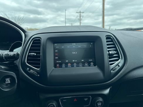 Used 2021 Jeep Compass Latitude w/ Sun and Sound Group AWD/4WD image 46