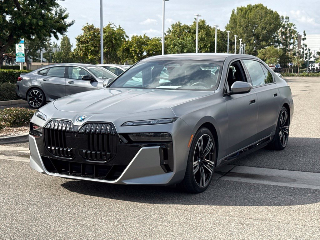 Certified 2024 BMW i7 xDrive60 AWD/4WD image 2