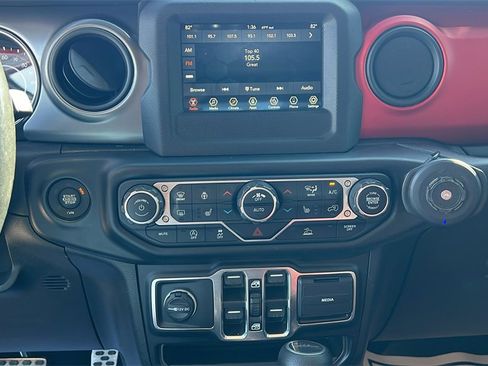 Used 2021 Jeep Gladiator Willys image 20