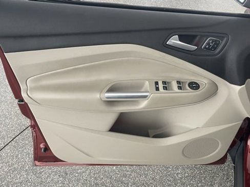 Used 2015 Ford Escape Titanium image 34