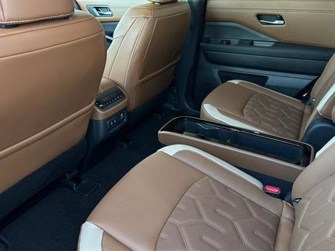 New 2026 Nissan Pathfinder Platinum image 13