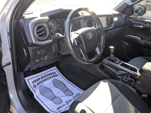 Used 2021 Toyota Tacoma TRD Off-Road image 17