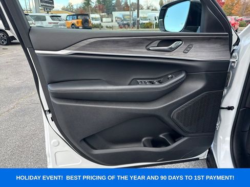 New 2025 Jeep Grand Cherokee Limited w/ Luxury Tech Group II image 24