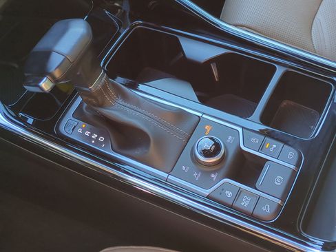 Used 2025 Kia Sorento SX Prestige w/ Olive Brown Leather Package image 24