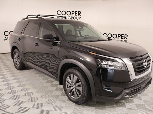 Used 2024 Nissan Pathfinder SV FWD image 1