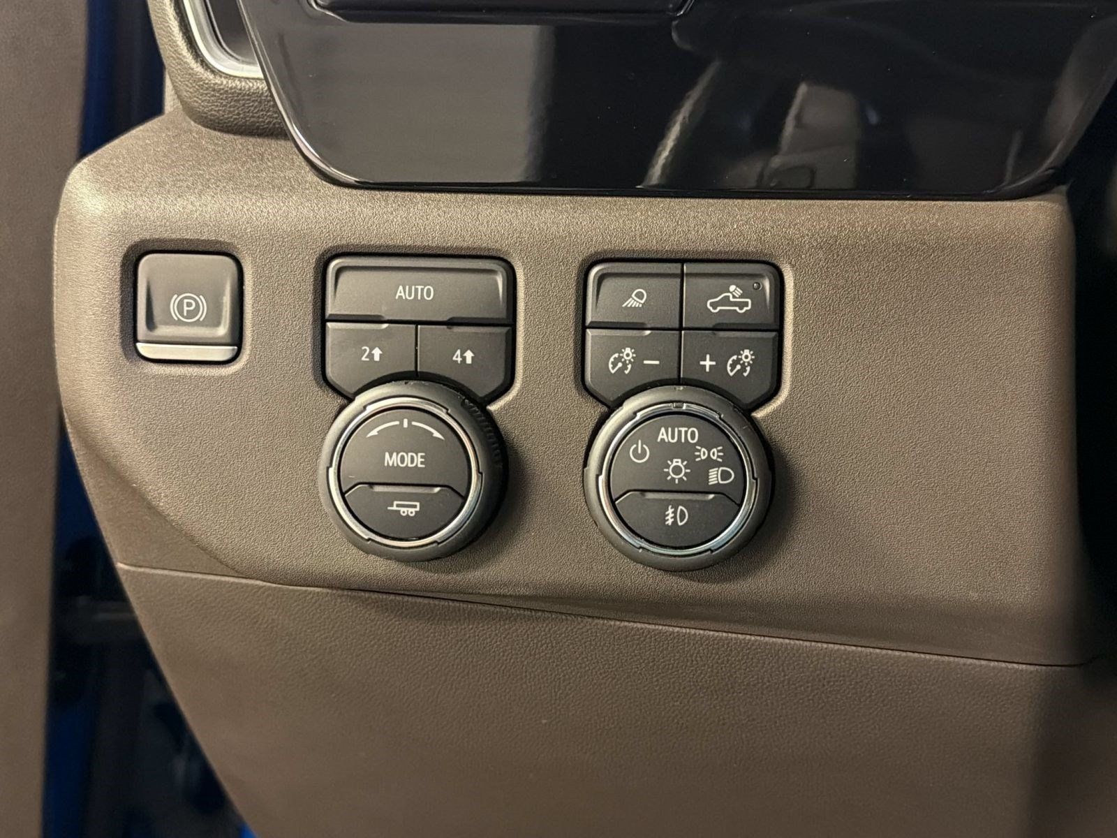 Used 2023 Chevrolet Silverado 1500 LTZ AWD/4WD image 19