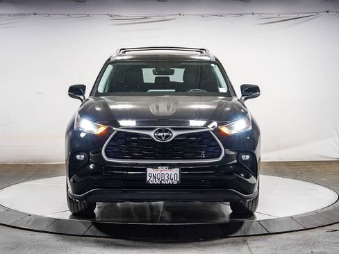Used 2022 Toyota Highlander XLE FWD image 6