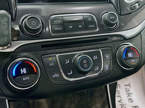 Used 2015 Chevrolet Impala LT FWD image 13
