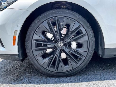 Used 2024 BMW 530i w/ Premium Package RWD image 32