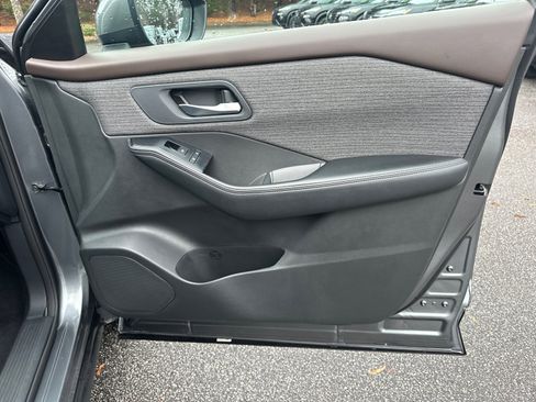 Used 2023 Nissan Rogue SV image 14